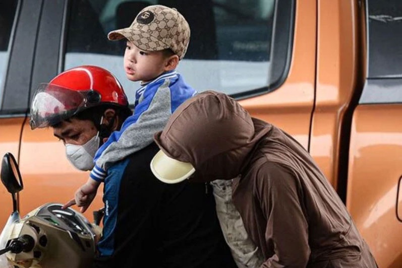 Mien Bac tang nhiet, trua chieu troi nang hinh anh