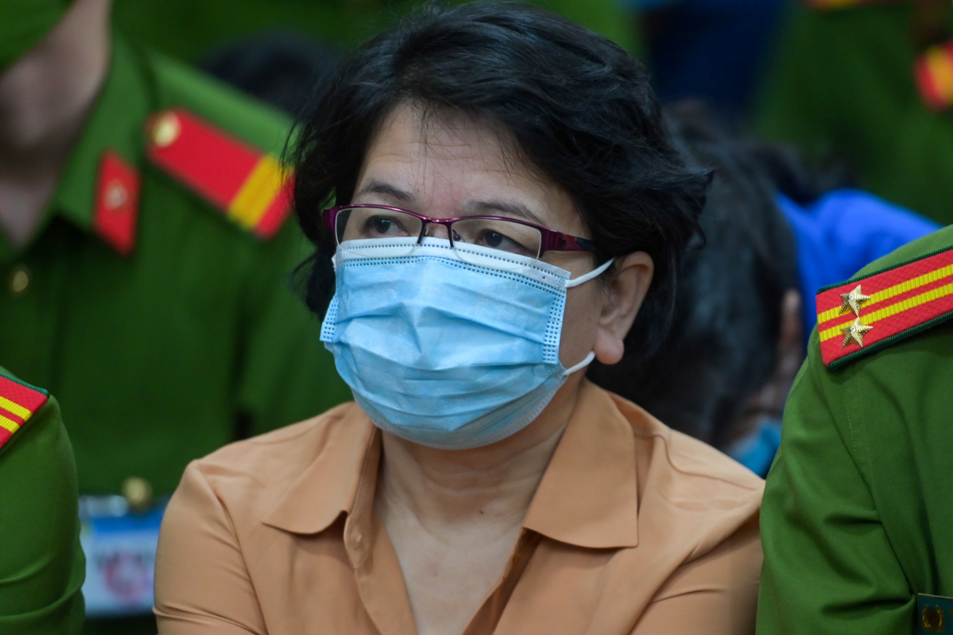 Nho can bo thanh tra 'doi tien' Truong My Lan giup ngan hang hinh anh