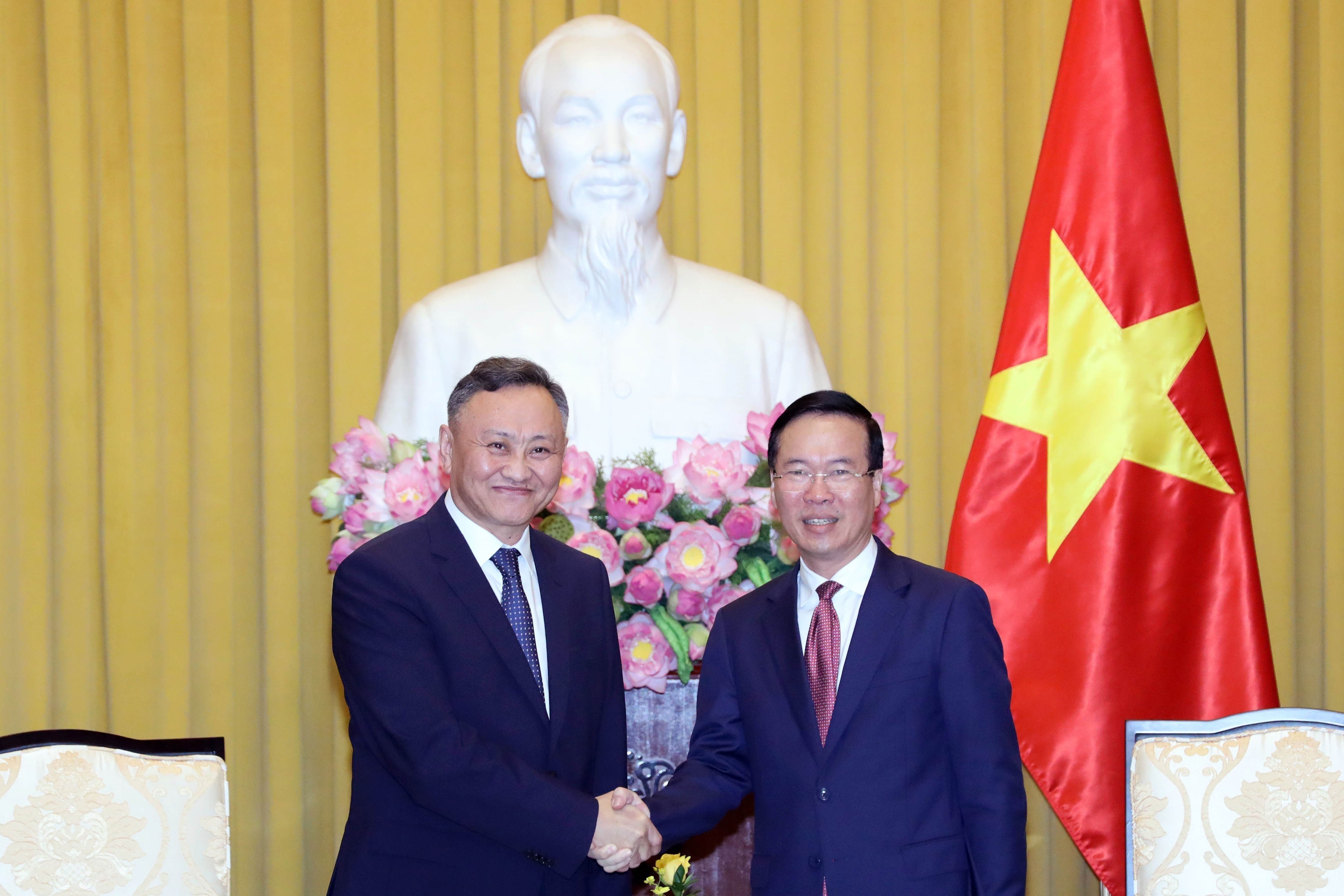 Chu tich nuoc Vo Van Thuong tiep Vien truong Vien Kiem sat Mong Co hinh anh