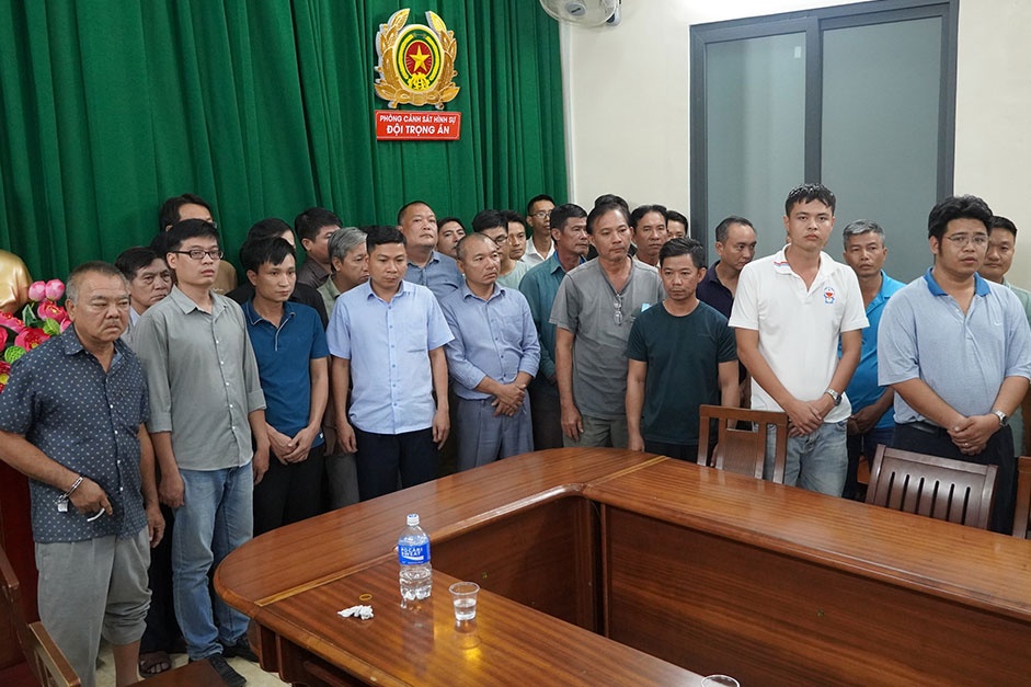 Cong an TP.HCM khoi to them 63 bi can cua 10 trung tam dang kiem hinh anh