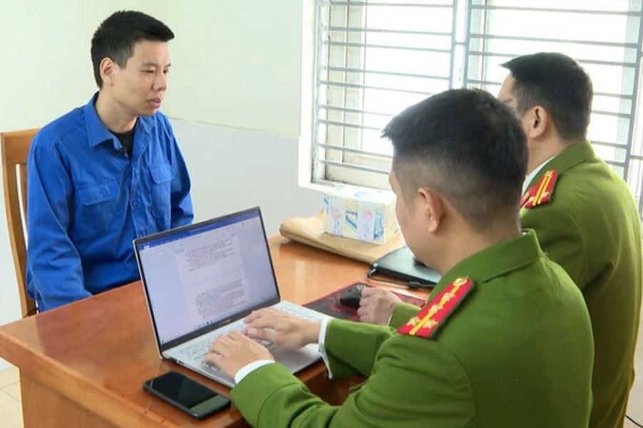 Bat giam ke thu thap hinh anh, de doa tong tien CSGT hinh anh