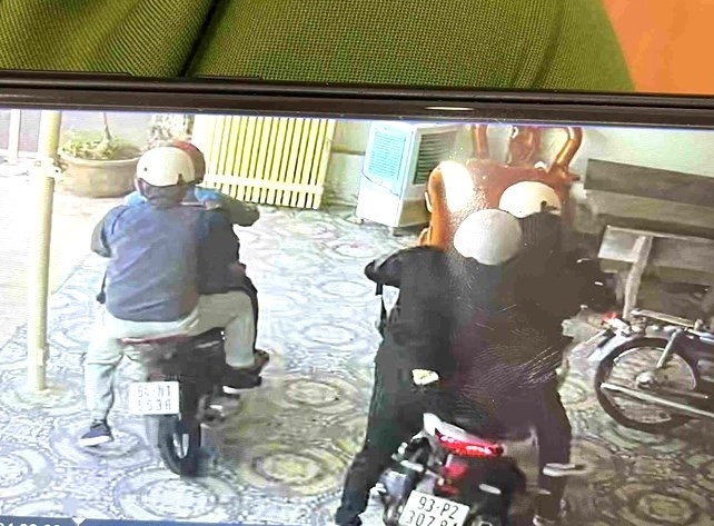 Cướp tiệm vàng ảnh 2 Cuop tiem vang anh 2