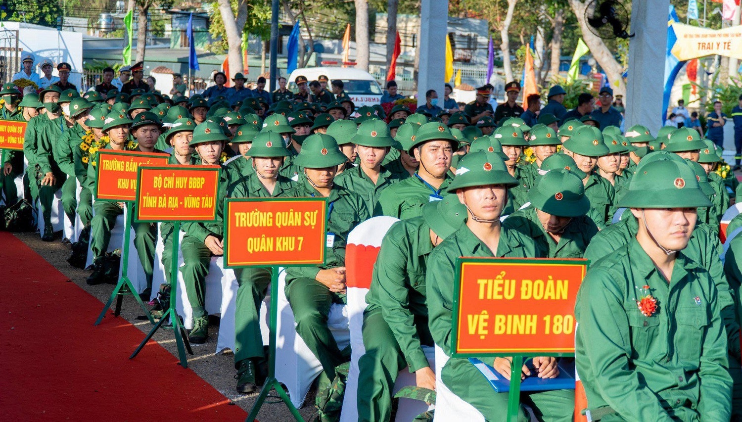 Khong chap hanh lenh goi nhap ngu, 3 thanh nien bi phat hon 187 trieu hinh anh