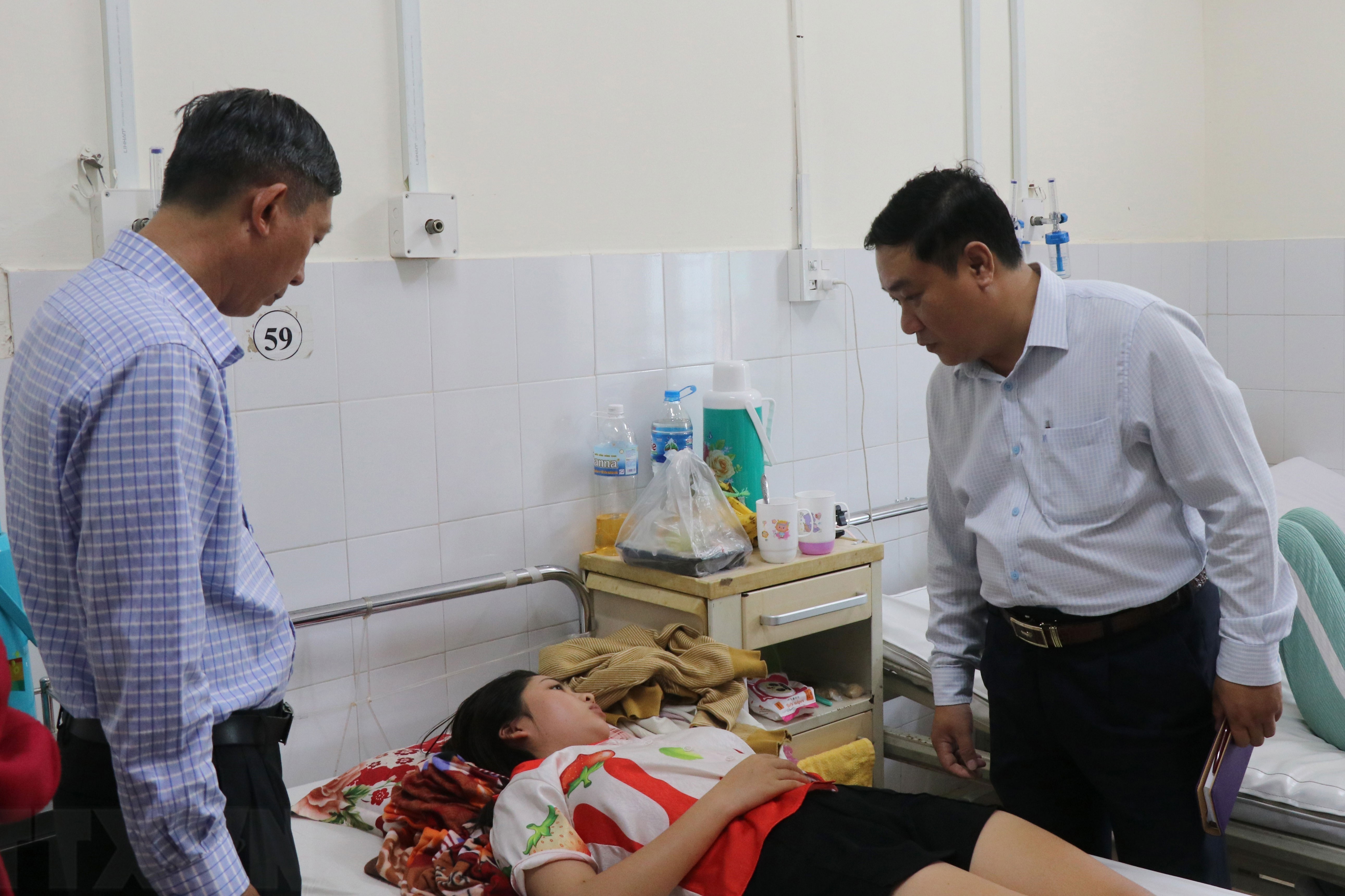 195 nguoi nghi ngo doc do an com ga tai Khanh Hoa hinh anh