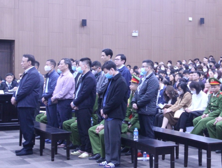 Cac nha dau tu mua trai phieu cua Tan Hoang Minh mong nhan lai tien hinh anh