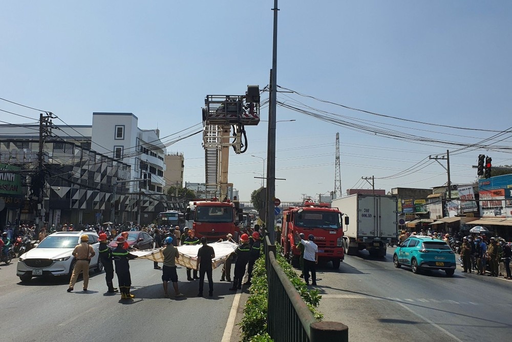 Thanh nien nhay mua TP.HCM anh 2