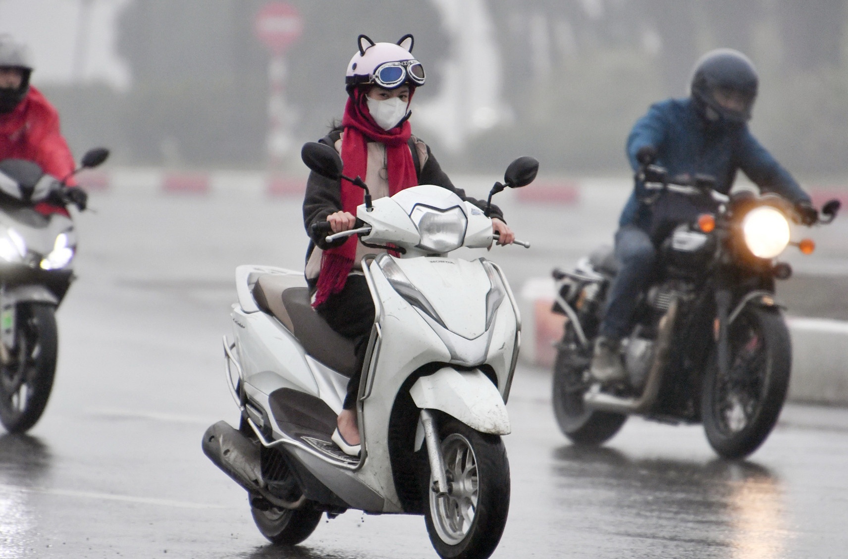 Thoi tiet 23/3: Mien Bac mua giong, Trung Bo xuat hien nang nong hinh anh