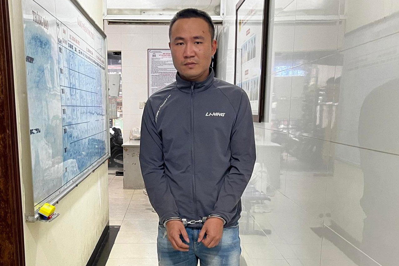 Loi khai tai xe lai oto tron chay cong an, dam va nhieu phuong tien hinh anh