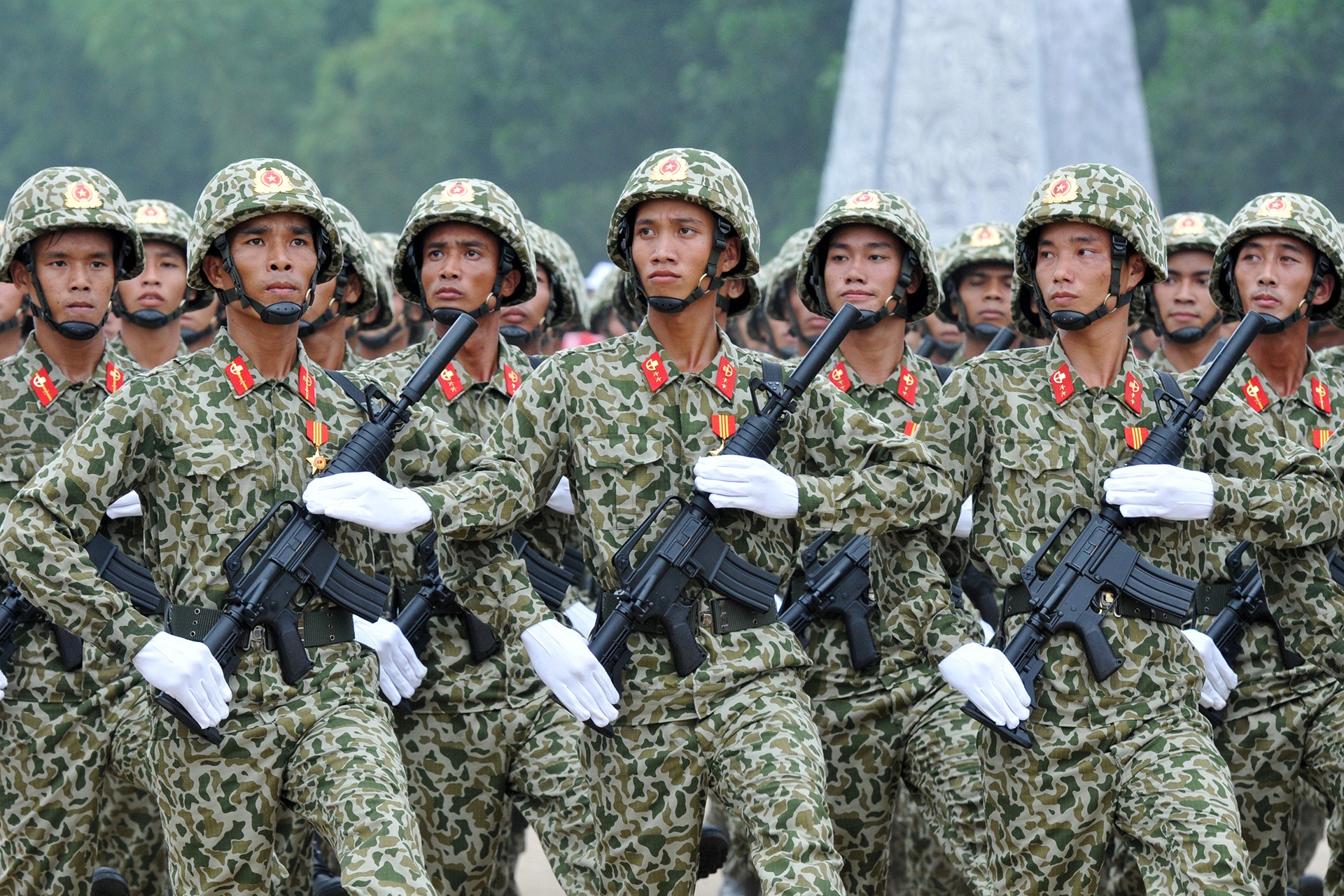 Kien nghi sua Luat Si quan de bao dam quyen loi tien luong, nha o hinh anh