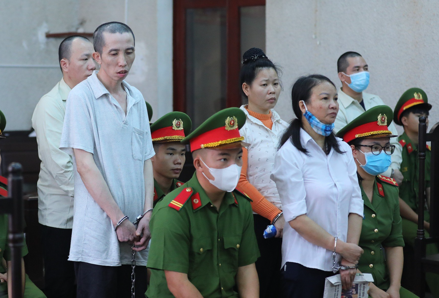 Me nu sinh giao ga bi ngat, toa phai hoan phien phuc tham hinh anh