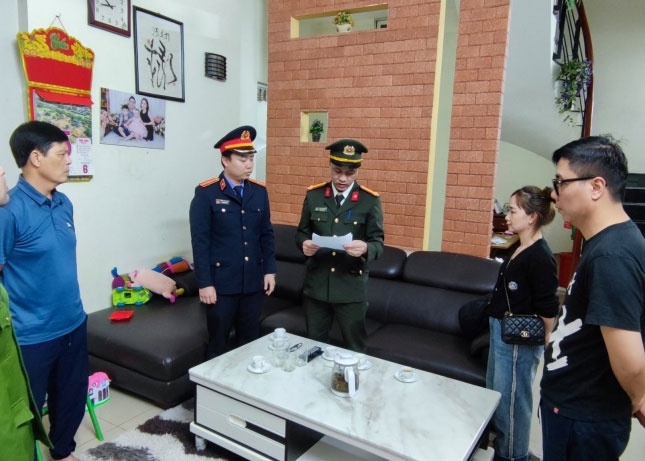 Khoi to nu giam doc mua ban khong hoa don tri gia 730 ty dong hinh anh