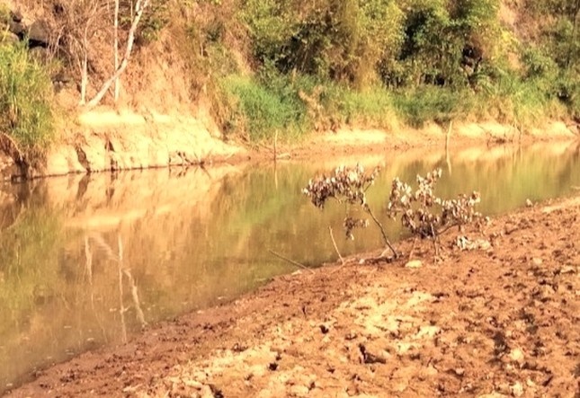 3 be gai tu vong sau khi ru nhau xuong song tam hinh anh