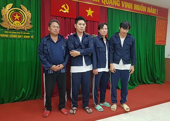 Pha chuyen an buon lau dau lon co su tiep tay cua can bo hai quan hinh anh