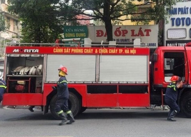 Chay ngoi nha 3 tang o pho Thanh Nhan tai Ha Noi hinh anh