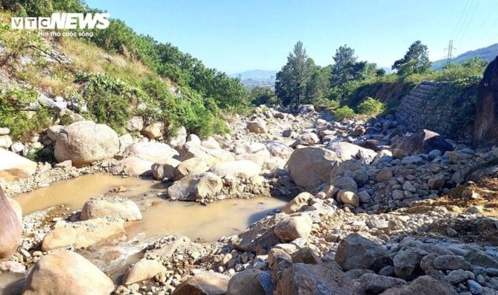 Suoi Luong Da Nang anh 2