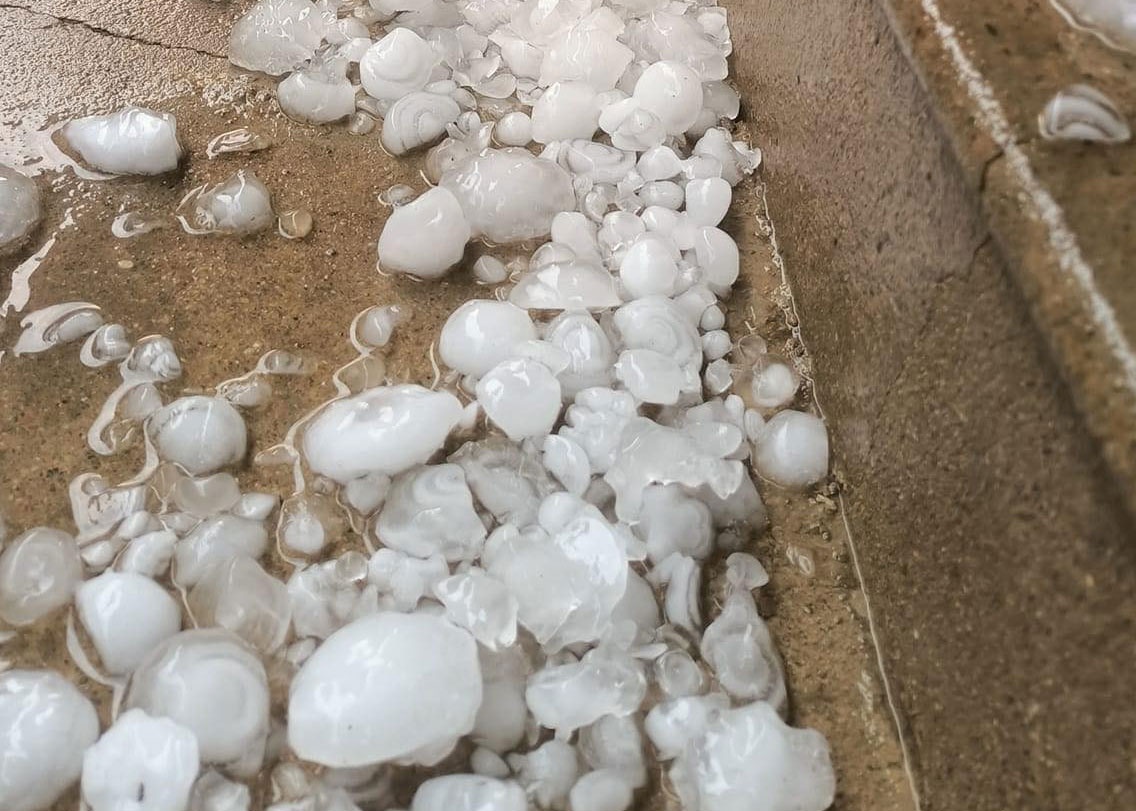 Mua da roi day dac o nhieu huyen mien nui Nghe An hinh anh