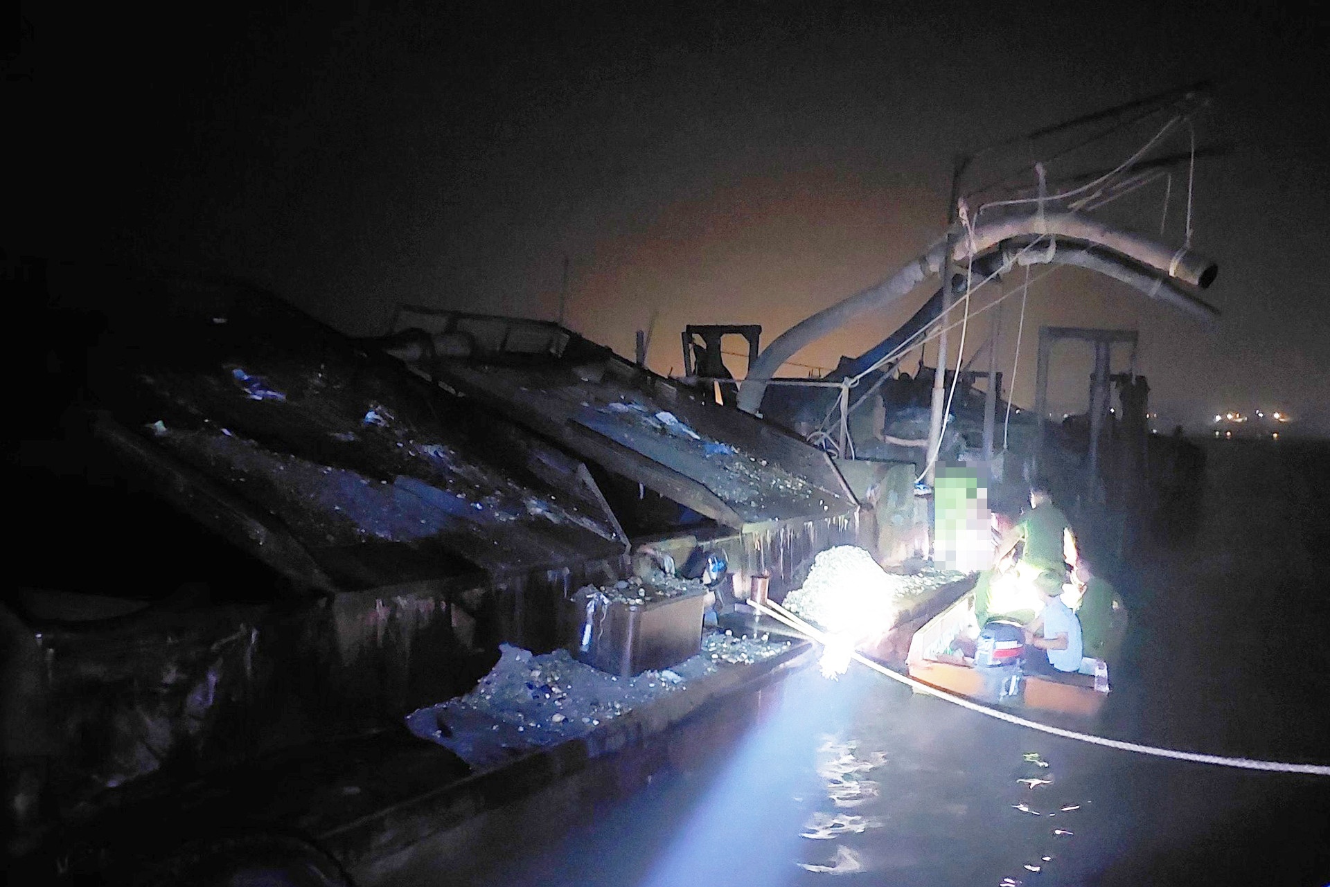 Cat tac song Hong anh 1