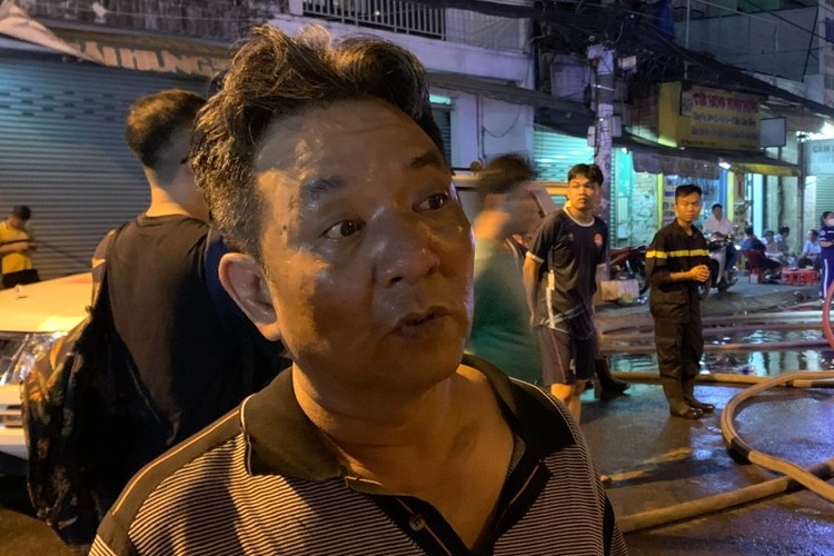 Nhan chung ke ve bien lua bung len o day nha ven kenh Tau Hu hinh anh