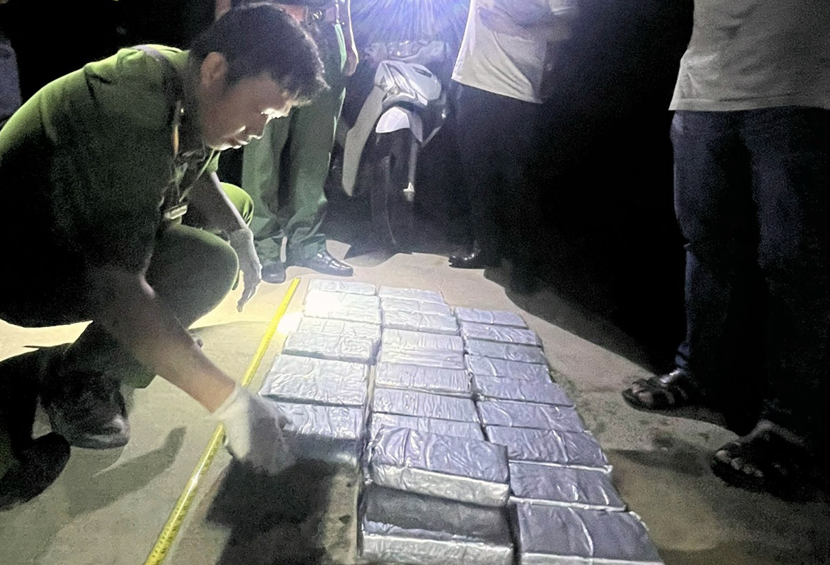 Them 32 banh chu nhat nghi ma tuy dat vao bo bien Tien Giang hinh anh