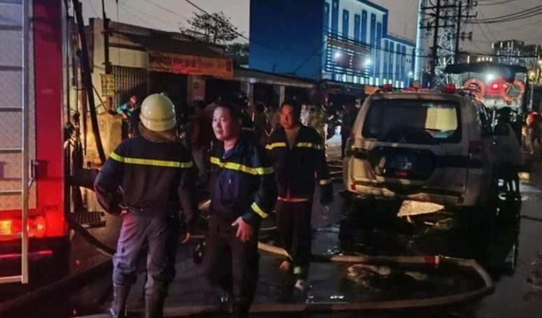 Cong an TP.HCM thong tin thiet hai trong vu chay day nha ven kenh hinh anh