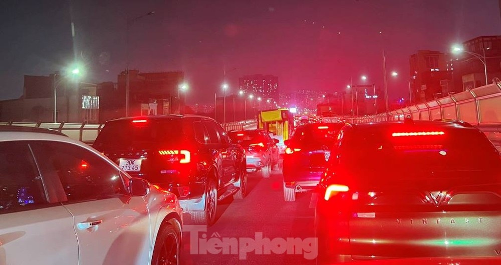 Un tac keo dai o Ha Noi hinh anh