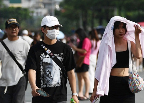 Mien Bac mua vai noi, phia Tay vao dot nang nong hinh anh