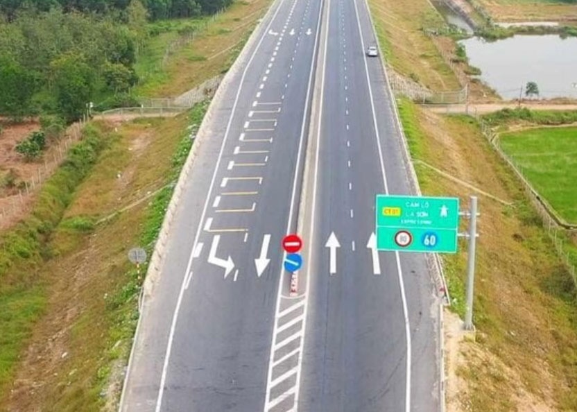 Bao gio cao toc Cam Lo - La Son duoc mo rong len 4 lan xe hinh anh