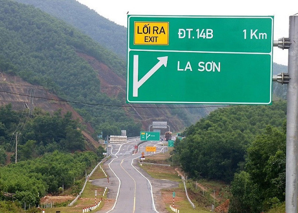 18 km cao toc La Son - Tuy Loan chua co duong gom dan sinh hinh anh