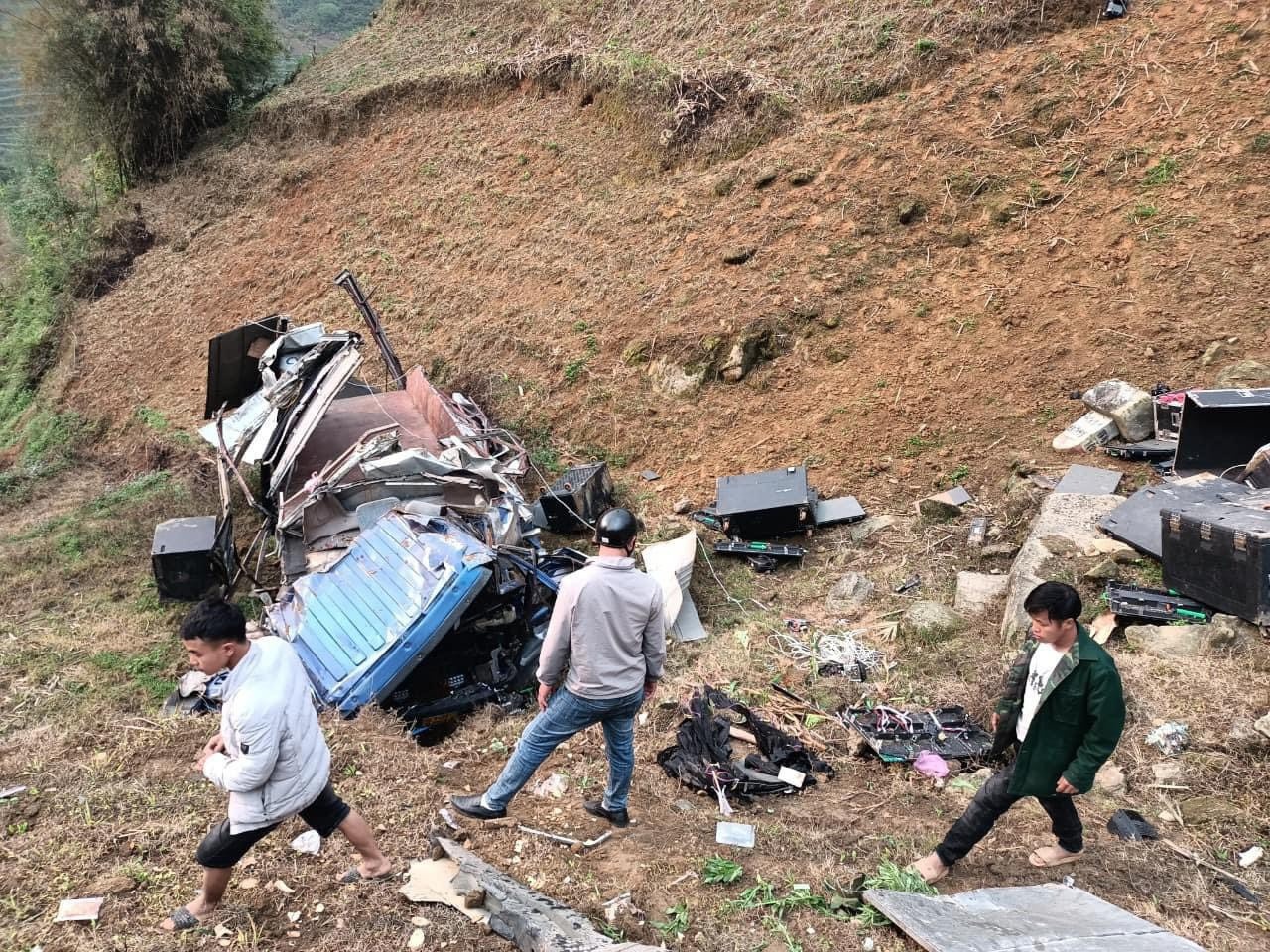 Tai xe ke ve cu danh lai sinh tu khi xe lao xuong vuc sau o Sa Pa hinh anh