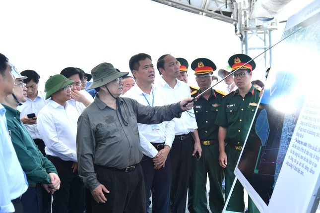 Thu tuong khao sat, kiem tra nhieu cong trinh trong diem tai Phu Quoc hinh anh