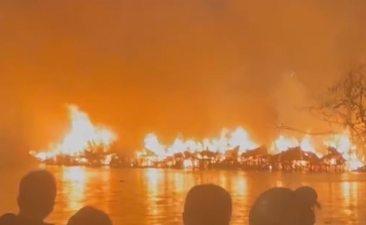 Nhan chung bang hoang ke ve bien lua bung len ven kenh TP.HCM hinh anh