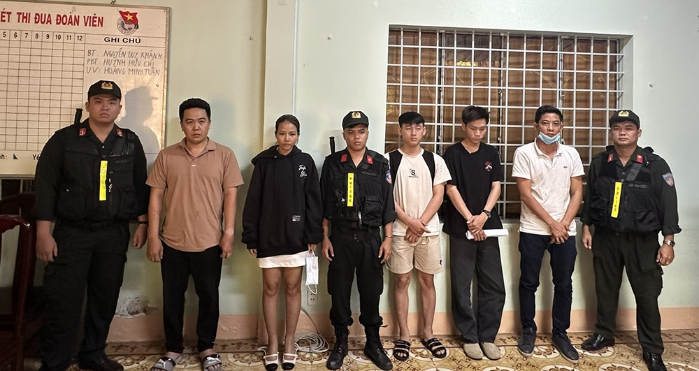 Triet pha o nhom moi thang mo 20.000 tai khoan ngan hang de lua dao hinh anh