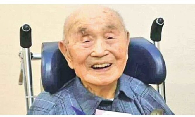 Cu ong cao tuoi nhat Nhat Ban qua doi hinh anh
