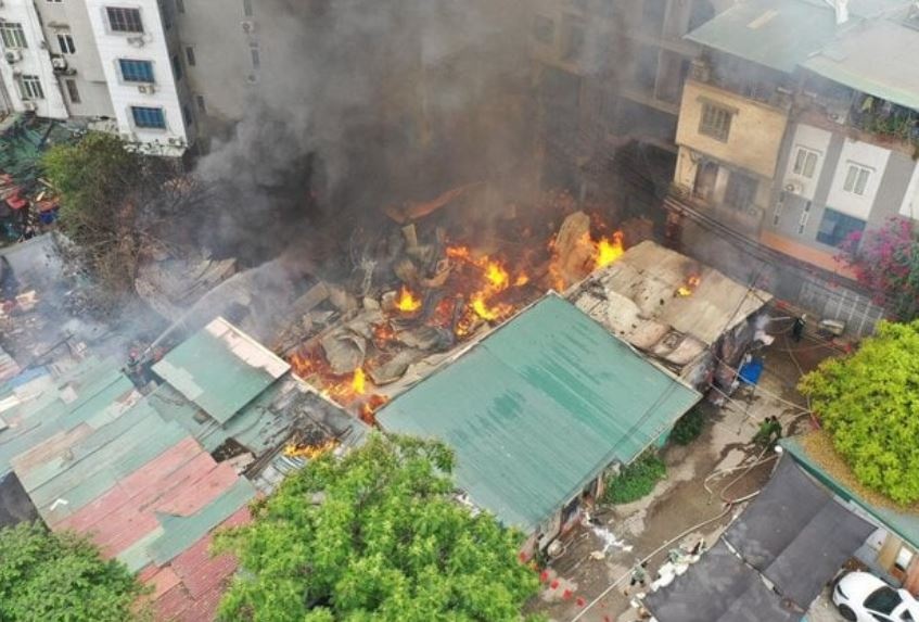 Khu lan tam o Ha Noi boc chay ngun ngut hinh anh