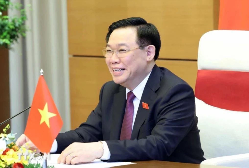 Vuong Dinh Hue Campuchia anh 1