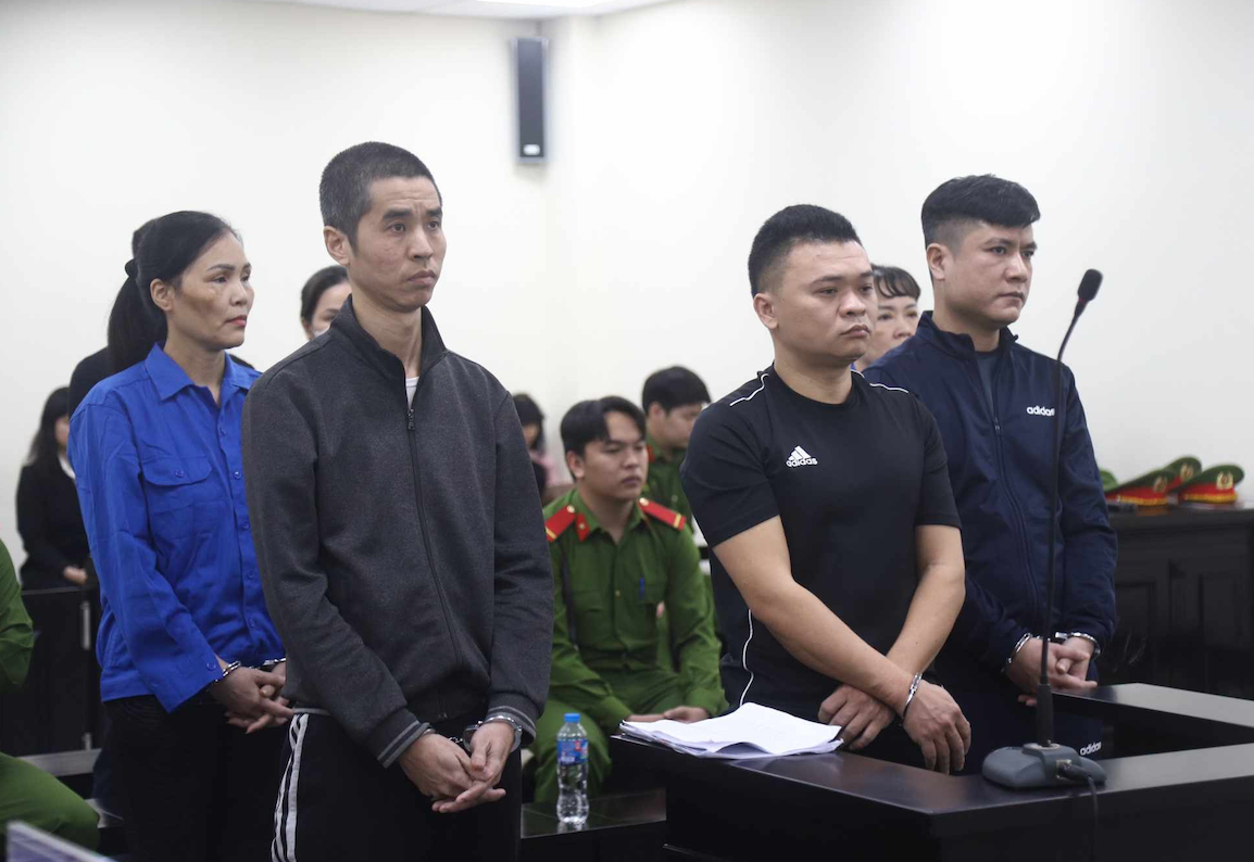 Rac roi vu hai cuu cong an bi cao buoc cho vay nang lai hinh anh