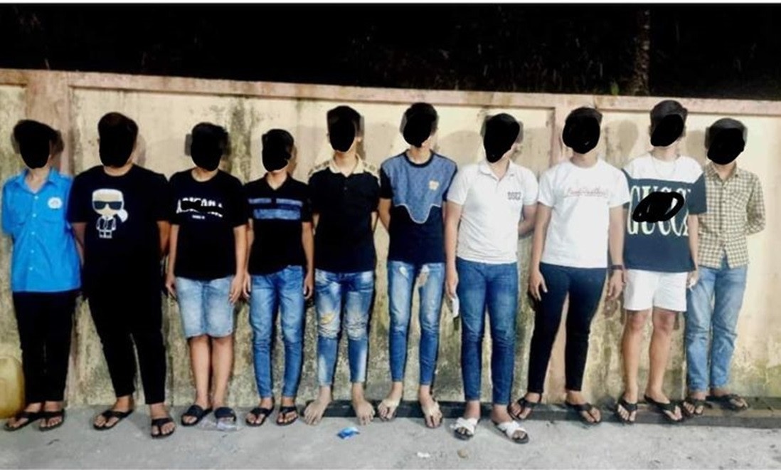 10 thanh nien cuop gan 200.000 dong va mot doi dep o Binh Duong hinh anh