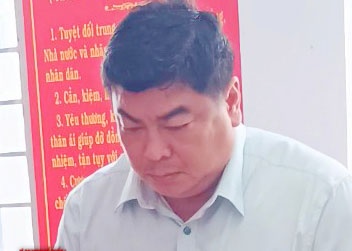 Bat pho chu tich TP Long Xuyen hinh anh