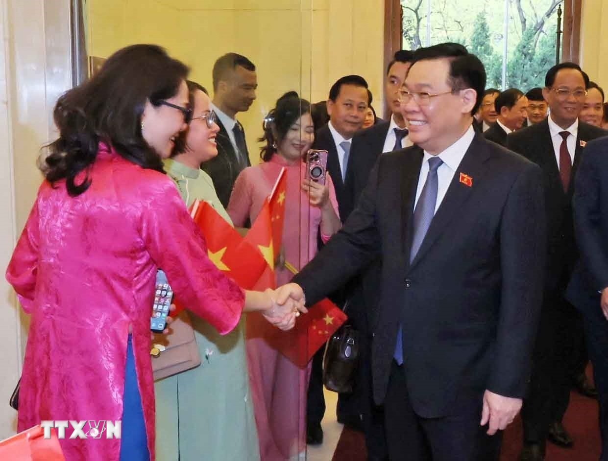 Chu tich Quoc hoi anh 2