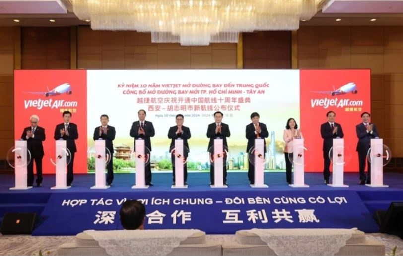 Vuong Dinh Hue anh 4