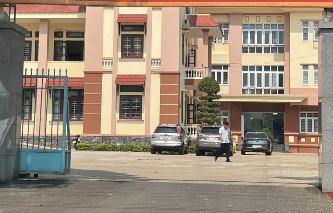 Ly do khong the ky luat khien trach Pho Chanh van phong huyen Dak Nong hinh anh