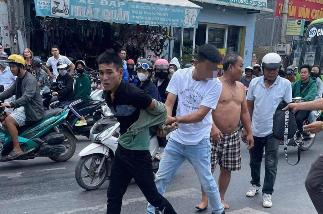 Bo doi bien phong truy duoi 2 km bat cuop o Long An hinh anh