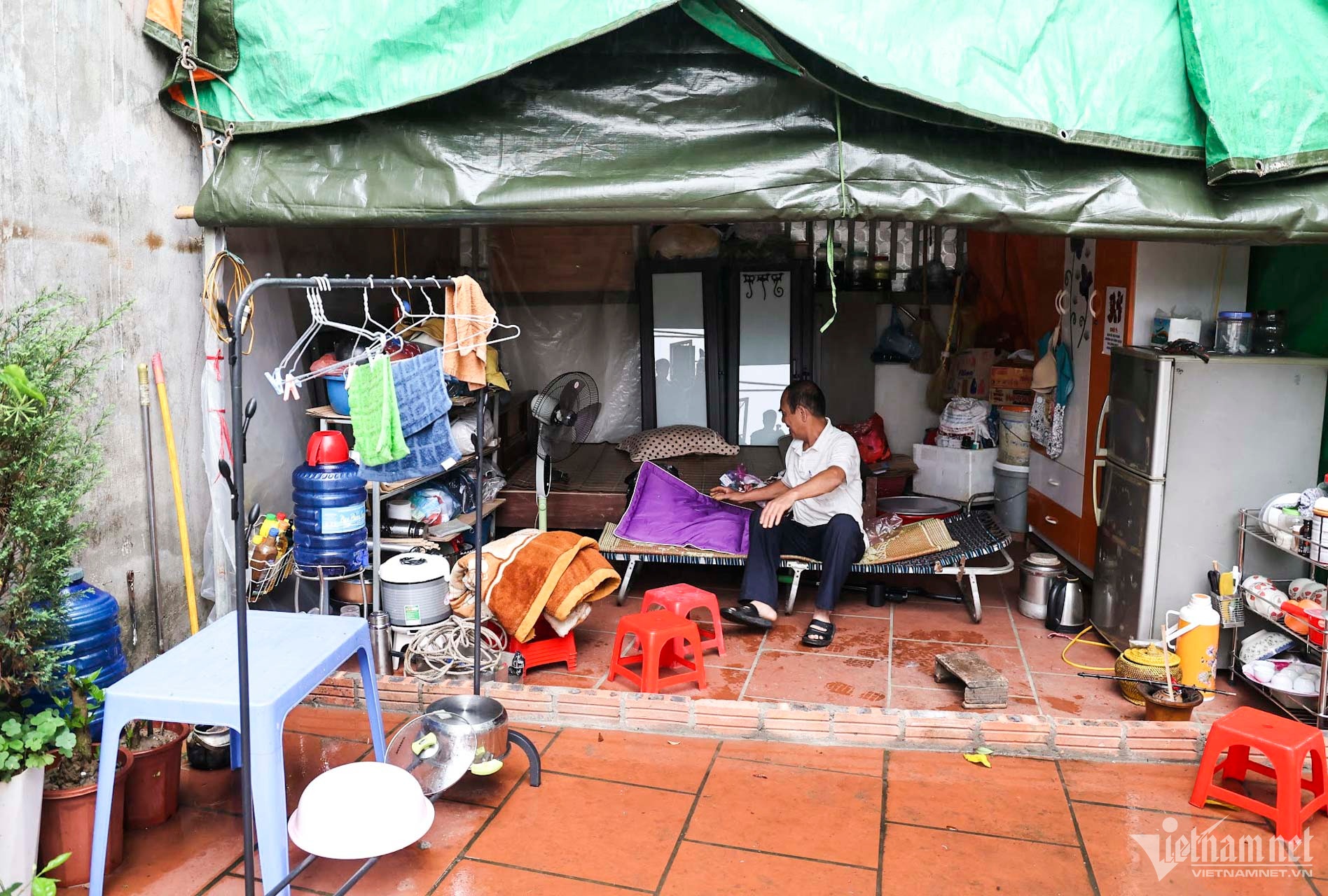 ngoi nha bi nuot chung,  song Cau anh 2