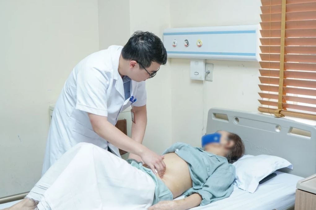 Phau thuat thanh cong cho benh nhan nu co hai bang quang hinh anh