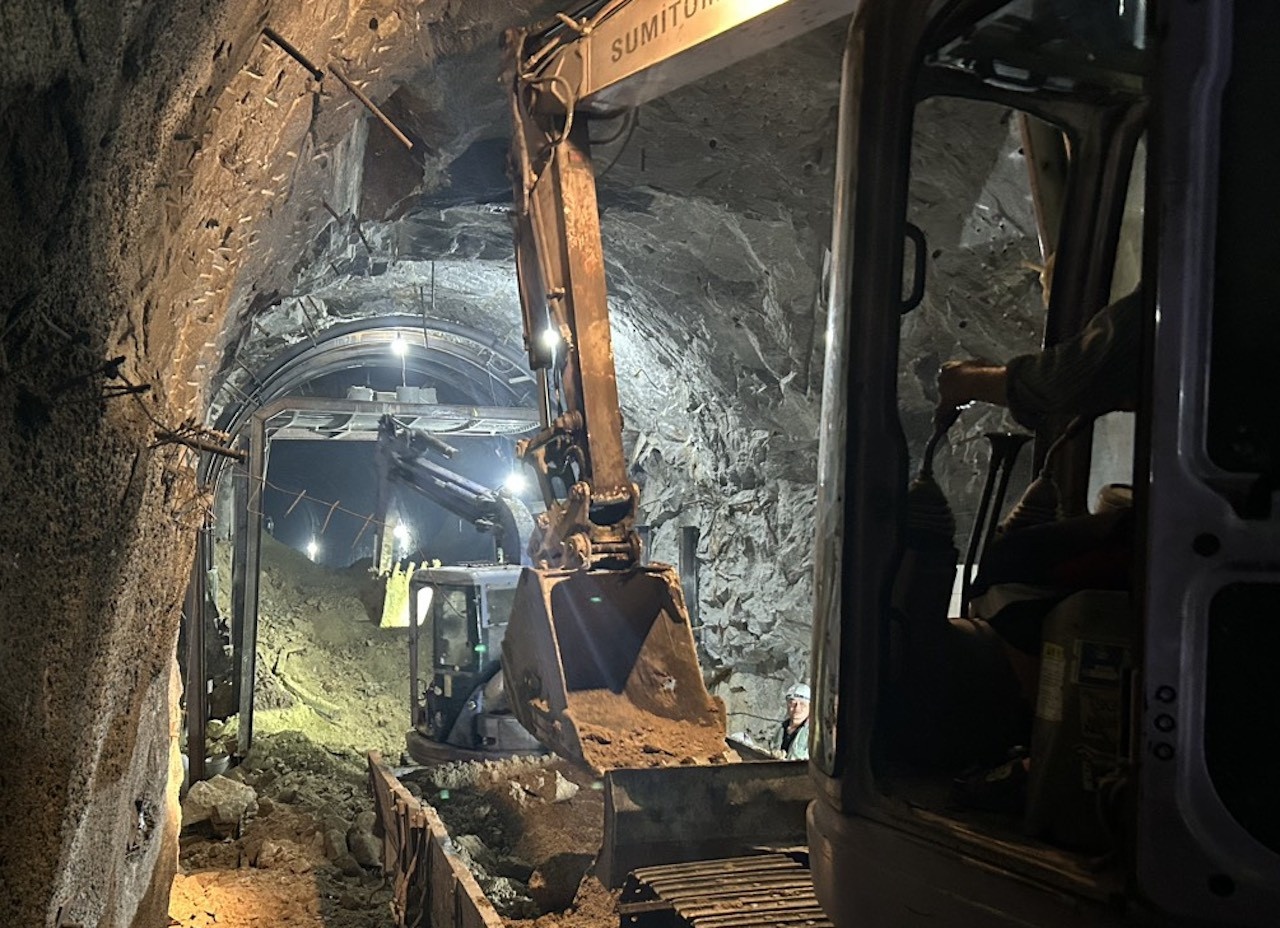 Sat lo ham Bai Gio va nhung su co lam duong sat Bac - Nam te liet hinh anh