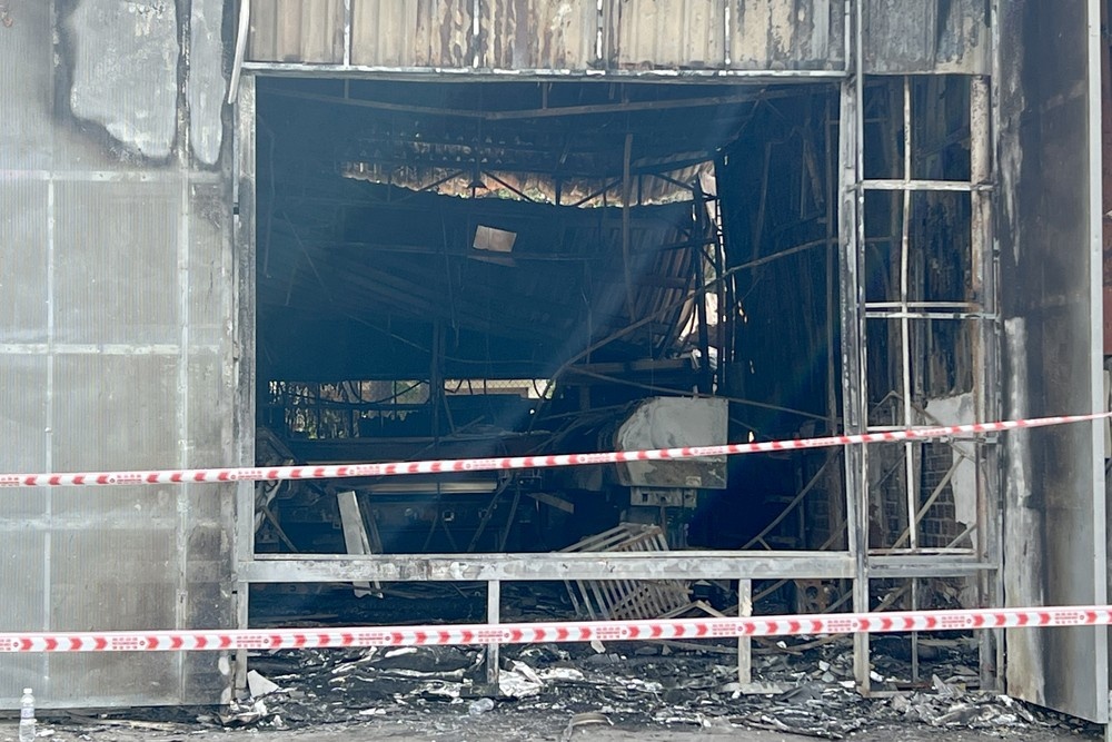 Chay bai rac lan vao nha xuong, nha tam o TP.HCM hinh anh