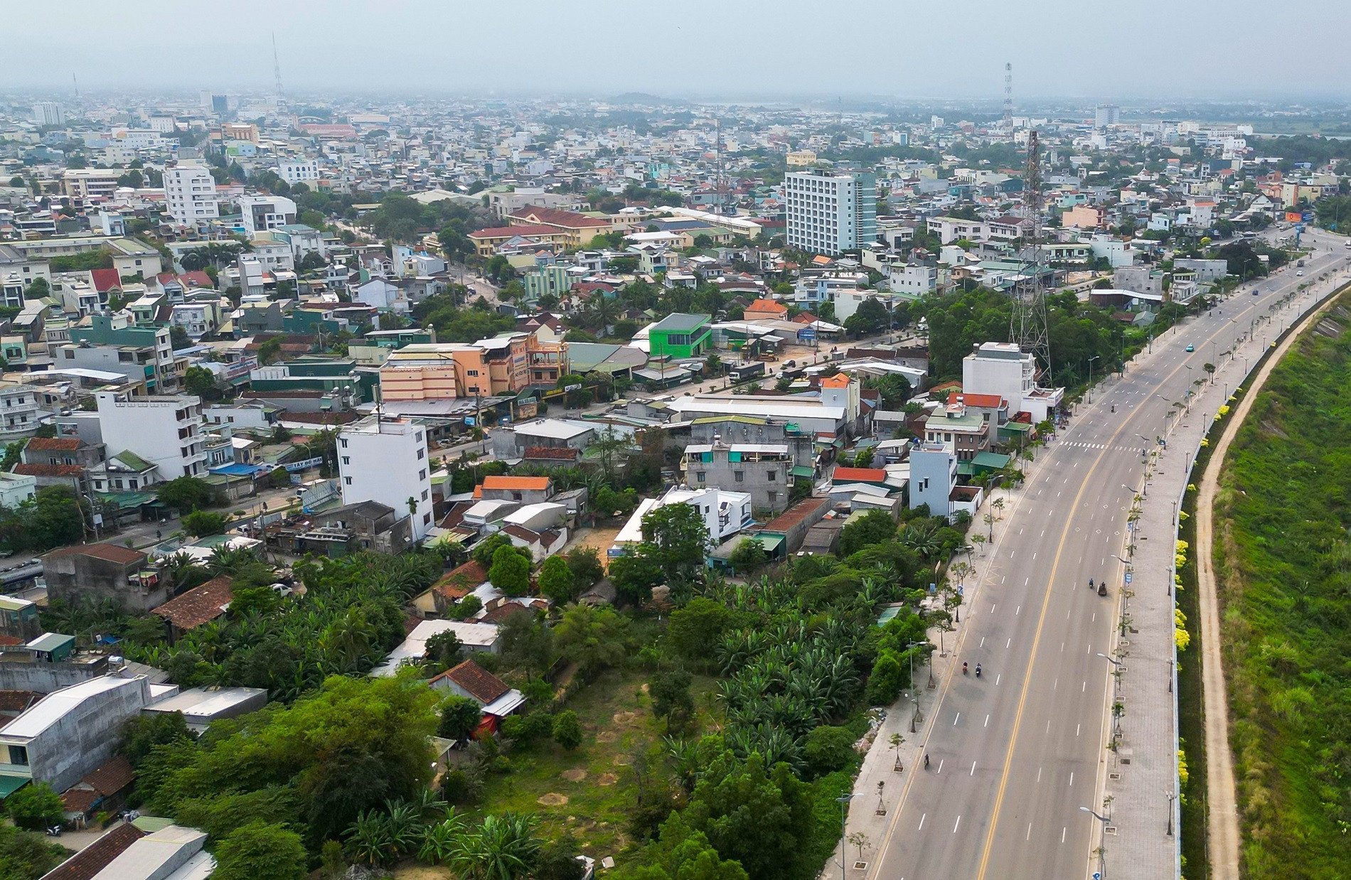 Vi sao 6 chu tich cap huyen o Quang Ngai bi phe binh? hinh anh