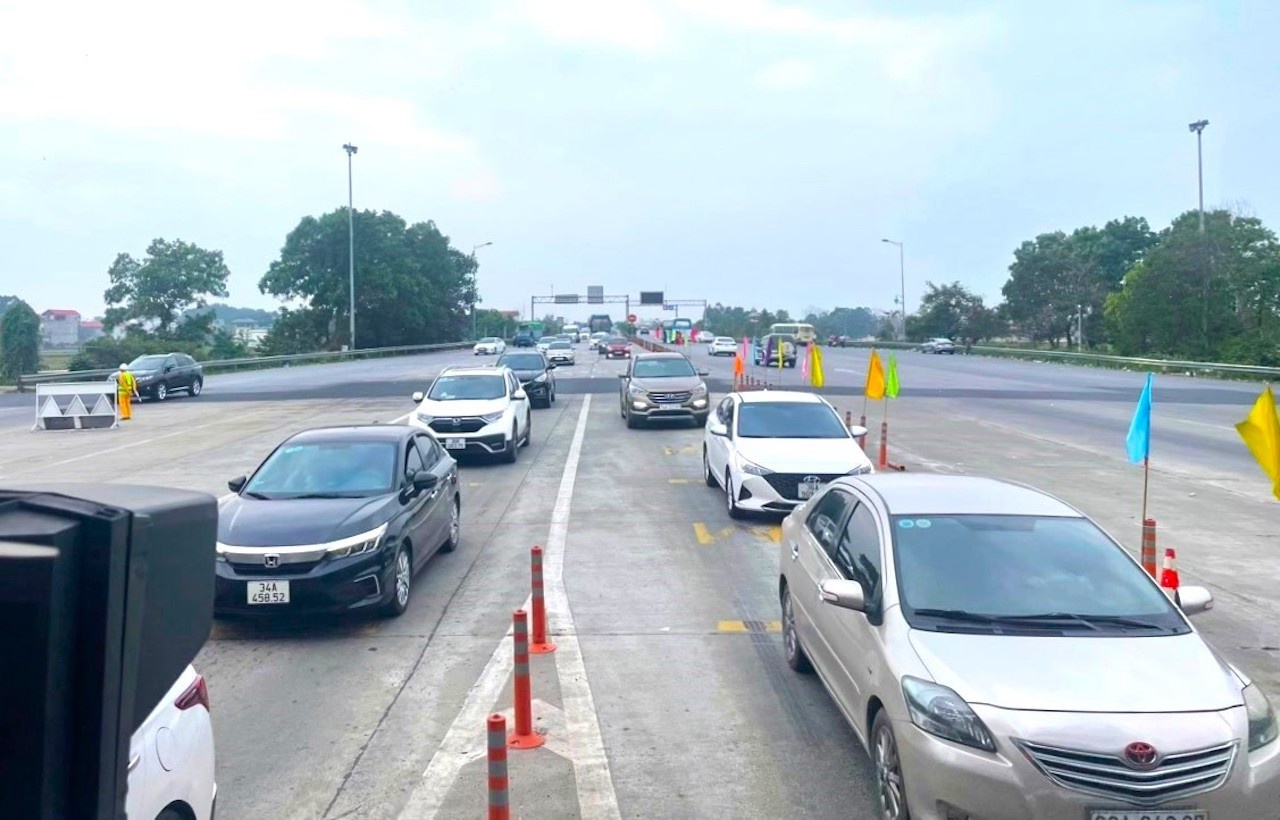 Luu y tinh huong mot xe lam ca cao toc un tac dip nghi 30/4 va 1/5 hinh anh