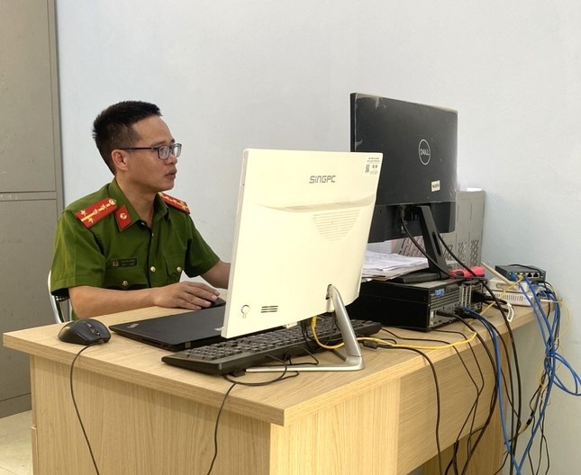 Thay giao cong an anh 1