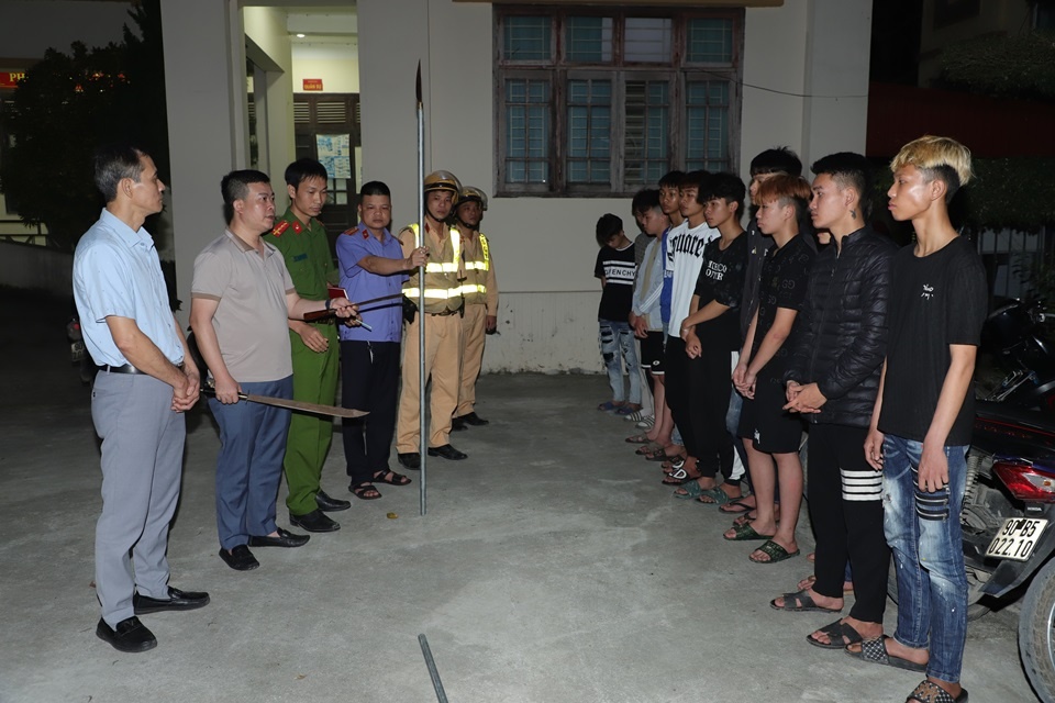 Trieu tap nhom 18 thanh thieu nien dieu khien xe lang lach, danh vong hinh anh